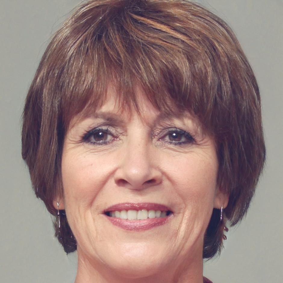 Dhea Purnama pengajar valuasi bisnis