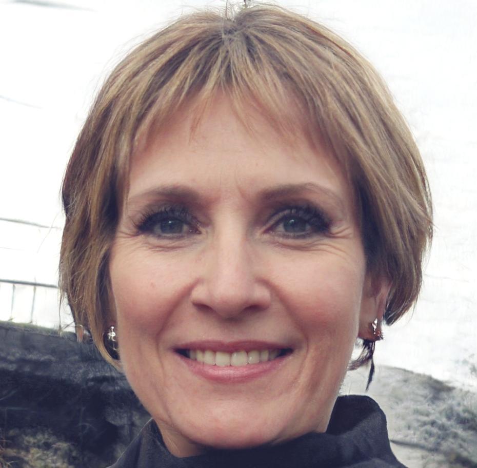 Dewi Kusumawati dari Institut Keuangan Nusantara